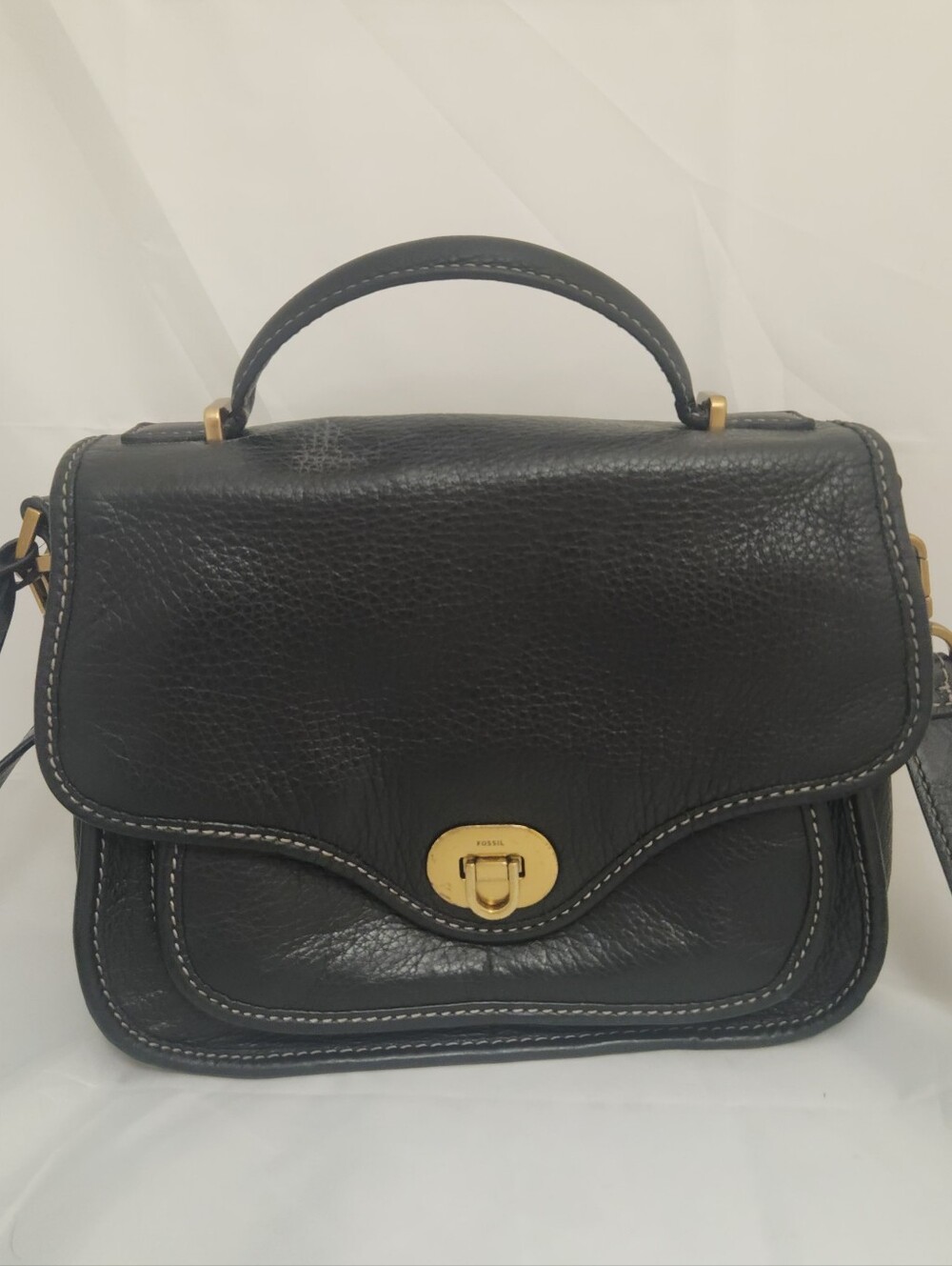 Retro Fossil W Gold Key Classic Pebbled Leather Top-Handle Satchel - Black